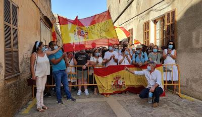 Marivent hoy,  manifestaciones y protestas en Baleares y ¿dónde está el rey emérito?