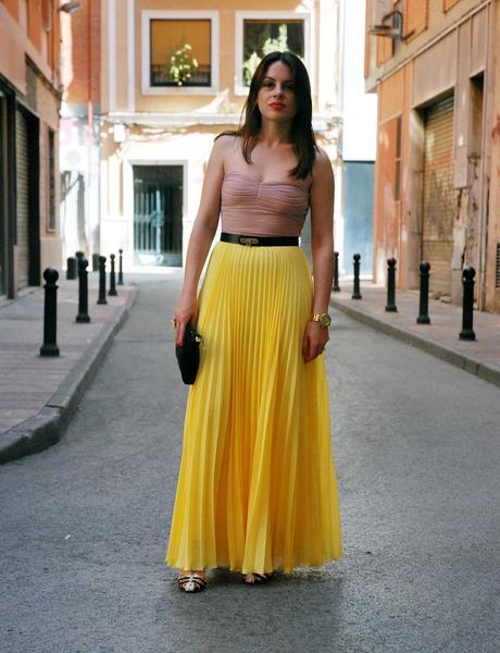 Look Con Faldas Plisadas