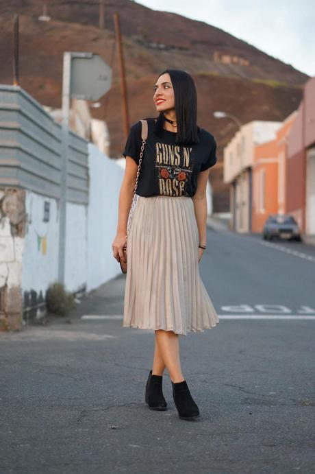 Falda Plisada Con Botas Largas - Paperblog