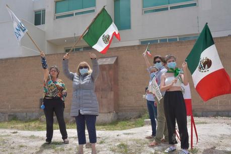 Manifestaciones en pro y en contra durante la visita de AMLO en SLP