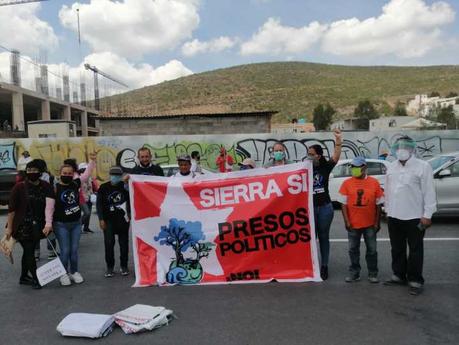 Manifestaciones en pro y en contra durante la visita de AMLO en SLP