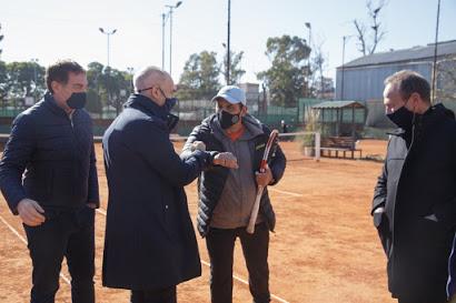 Abren más negocios y se preparan escuelas