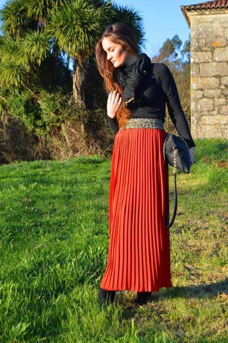 Falda Plisada Roja Larga