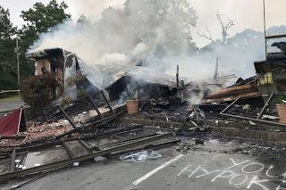 La iglesia que lucha contra las órdenes de quedarse en casa del coronavirus fue quemada