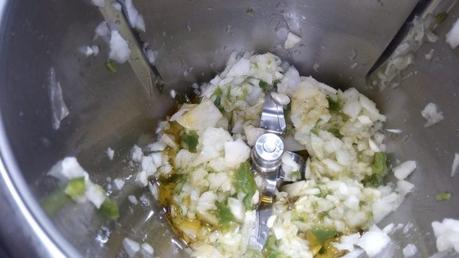 Echamos el aceite y sofreímos las verduras