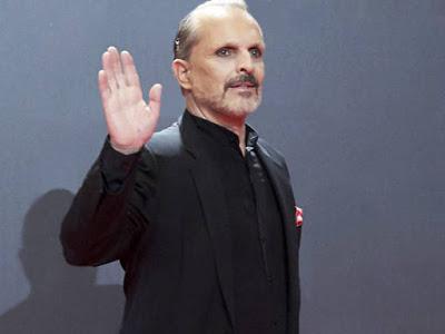 “Conspiranoides”, contra las mascarillas obligatorias. Y el rey emérito, anfitrión de MBZ, uno de los hombres más poderosos del mundo árabe.