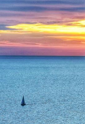 “Conspiranoides”, contra las mascarillas obligatorias. Y el rey emérito, anfitrión de MBZ, uno de los hombres más poderosos del mundo árabe.