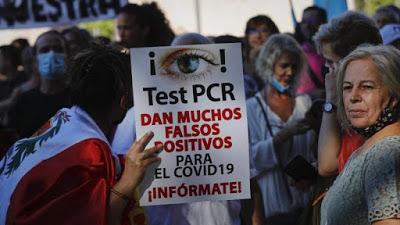 “Conspiranoides”, contra las mascarillas obligatorias. Y el rey emérito, anfitrión de MBZ, uno de los hombres más poderosos del mundo árabe.