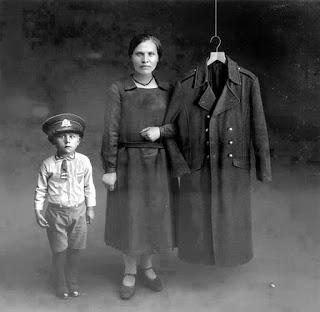 “Conspiranoides”, contra las mascarillas obligatorias. Y el rey emérito, anfitrión de MBZ, uno de los hombres más poderosos del mundo árabe.