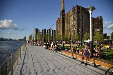 Nueva York gana nuevos parques costeros, a medida que borra su pasado industrial