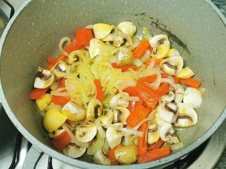 Albóndigas a la jardinera, una receta tradicional perfecta