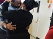 Pastor realiza concurso besos Iglesia