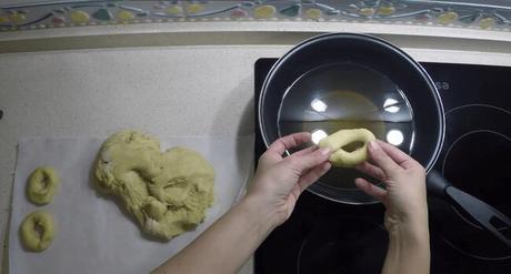 Rosquillas de Anís en Thermomix ® Hacemos las roscas para freírlas