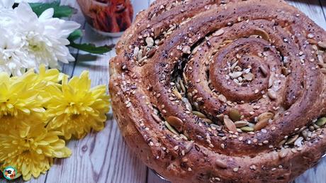 Pan integral con arándanos y semillas