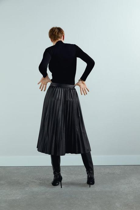 Falda Plisada Corta Negra Zara