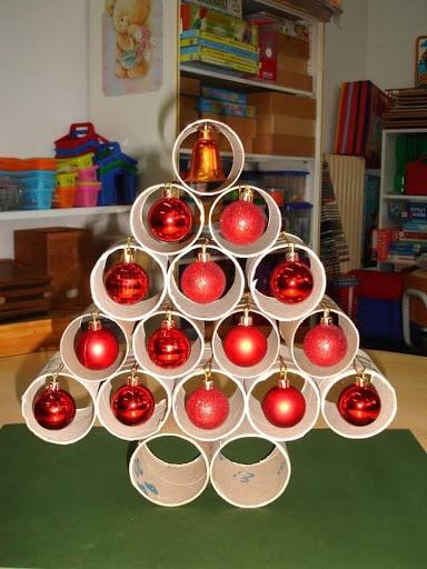 10 Ideas Espectaculares de arboles navideños hecho de botellas y tubos