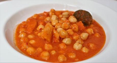 Preparada la receta de garbanzos con bacalao hecha con robot de cocina