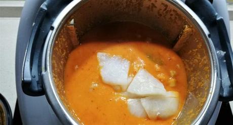 Ponemos ahora el bacalao desmigado y lo cocemos junto a los garbanzos 