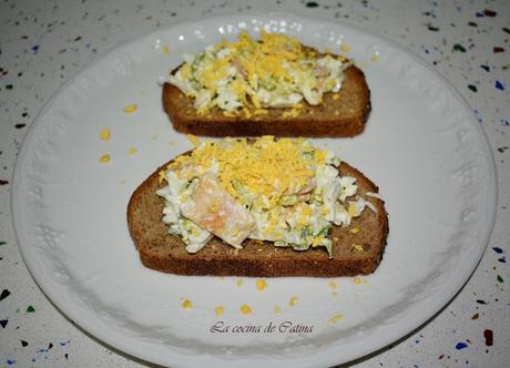 Montadito de ensalada de pollo