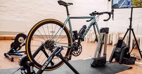 ¿Por qué  un rodillo puede romper el cuadro de tu bici?