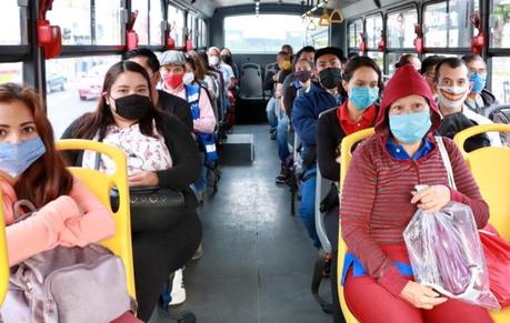 Echan atrás iniciativa sobre uso obligatorio de cubrebocas en el transporte público
