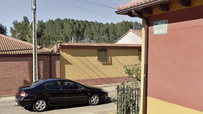 El emérito, expuesto a quedarse sin bustos, sin calles, sin parques y sin medallas de oro. El emérito, expuesto a quedarse sin bustos, sin calles, sin parques y sin medallas de oro.