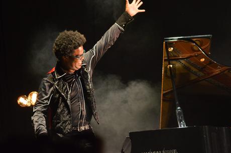 Ara Malikian emociona en su regreso a Ponferrada demostrando una vez más su virtuosismo con el violín