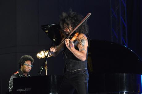 Ara Malikian emociona en su regreso a Ponferrada demostrando una vez más su virtuosismo con el violín