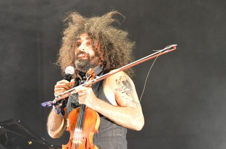 Ara Malikian emociona en su regreso a Ponferrada demostrando una vez más su virtuosismo con el violín