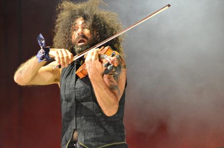 Ara Malikian emociona en su regreso a Ponferrada demostrando una vez más su virtuosismo con el violín