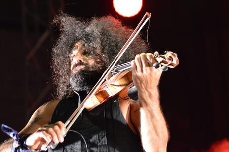 Ara Malikian emociona en su regreso a Ponferrada demostrando una vez más su virtuosismo con el violín