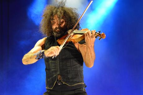 Ara Malikian emociona en su regreso a Ponferrada demostrando una vez más su virtuosismo con el violín