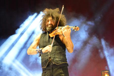 Ara Malikian emociona en su regreso a Ponferrada demostrando una vez más su virtuosismo con el violín
