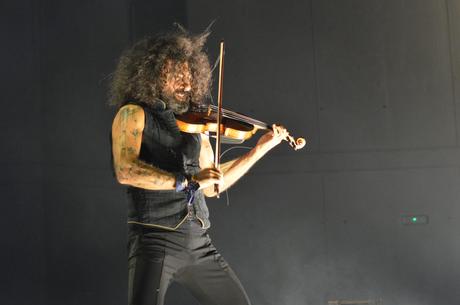 Ara Malikian emociona en su regreso a Ponferrada demostrando una vez más su virtuosismo con el violín
