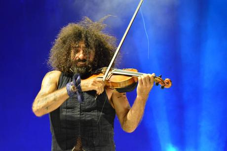 Ara Malikian emociona en su regreso a Ponferrada demostrando una vez más su virtuosismo con el violín