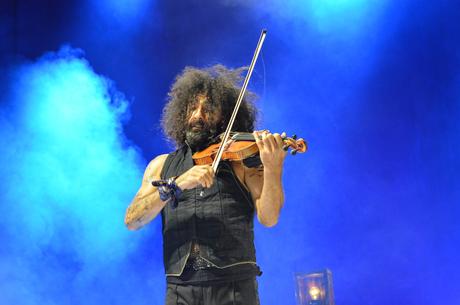 Ara Malikian emociona en su regreso a Ponferrada demostrando una vez más su virtuosismo con el violín