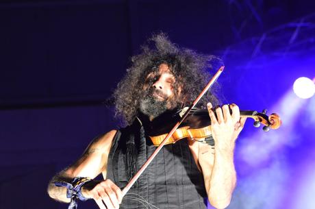 Ara Malikian emociona en su regreso a Ponferrada demostrando una vez más su virtuosismo con el violín