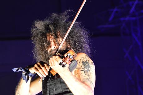 Ara Malikian emociona en su regreso a Ponferrada demostrando una vez más su virtuosismo con el violín