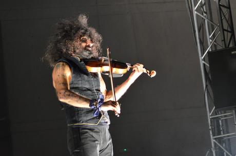 Ara Malikian emociona en su regreso a Ponferrada demostrando una vez más su virtuosismo con el violín