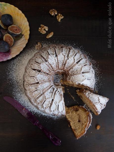 Bundt cake de higos y nueces caramelizadas