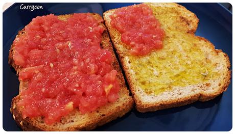 Tostada con tomate y aguacate Tostada con tomate y aguacate