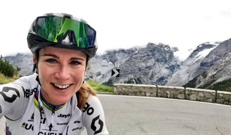 Movistar Team el paso decisivo campeona mundial Annemiek Van Vleuten
