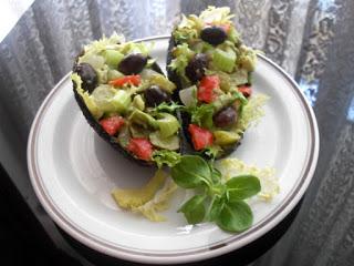 Receta de aguacates rellenos de ensalada Receta de aguacates rellenos de ensalada.