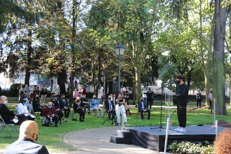 El emotivo homenaje a las victimas y a las personas que lucharon contra la pandemia se celebra con una llamada a la responsabilidad