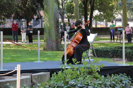 El emotivo homenaje a las victimas y a las personas que lucharon contra la pandemia se celebra con una llamada a la responsabilidad