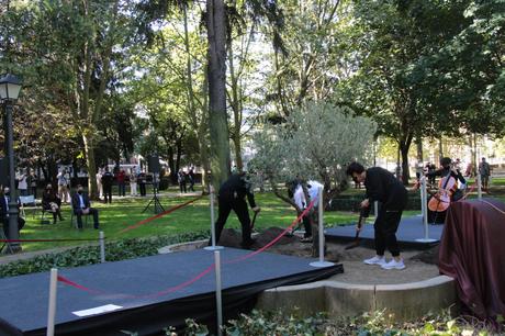 El emotivo homenaje a las victimas y a las personas que lucharon contra la pandemia se celebra con una llamada a la responsabilidad
