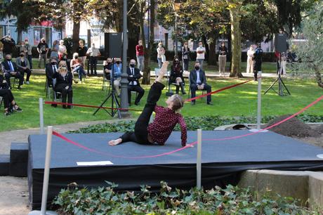 El emotivo homenaje a las victimas y a las personas que lucharon contra la pandemia se celebra con una llamada a la responsabilidad