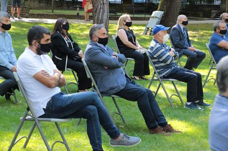 El emotivo homenaje a las victimas y a las personas que lucharon contra la pandemia se celebra con una llamada a la responsabilidad