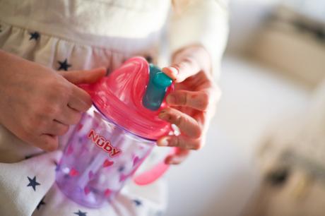 Vuelta al cole con las tazas de Nuby, vuelta segura Vuelta al cole con las tazas de Nuby, vuelta segura