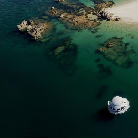 ANTHÉNEA: la cápsula flotante de lujo en el mar que te va a dejar atrapado o atrapada 10